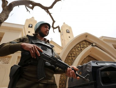 Επίθεση καμικάζι στην Αίγυπτο – Δέκα στρατιωτικοί νεκροί